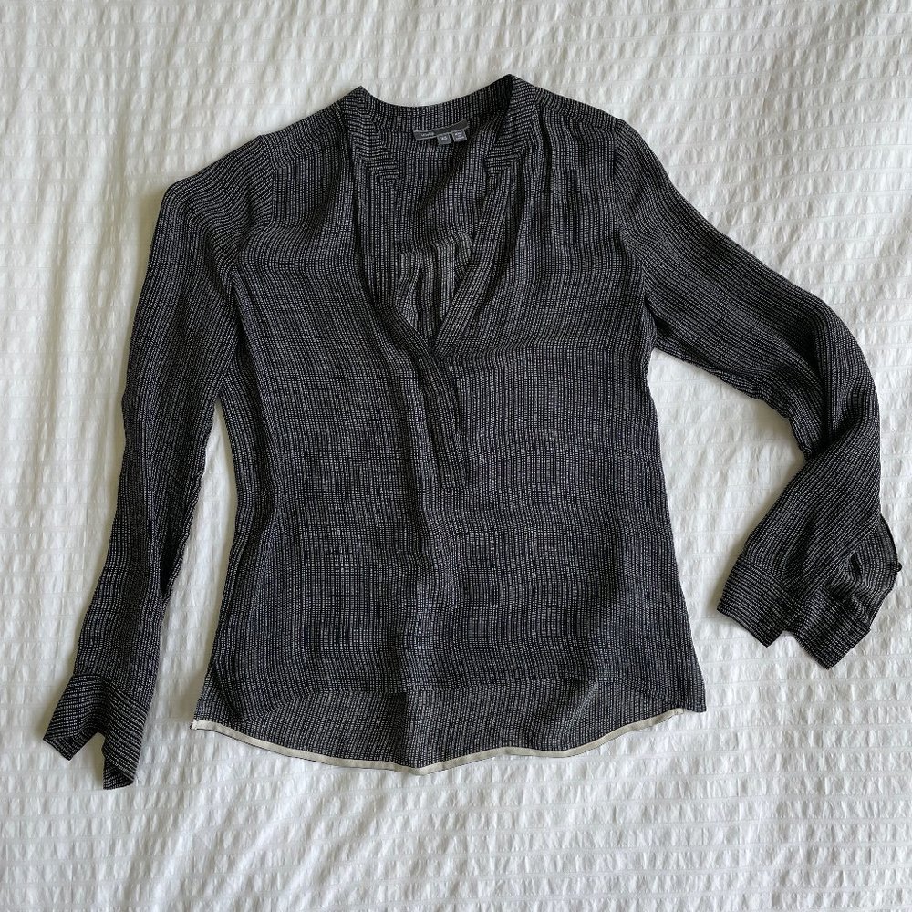 Vince Silk Blend Black and White Print V-Neck Blouse - XS
